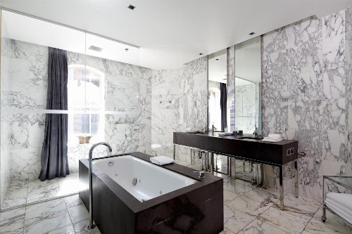 Establishment Hotel image 2