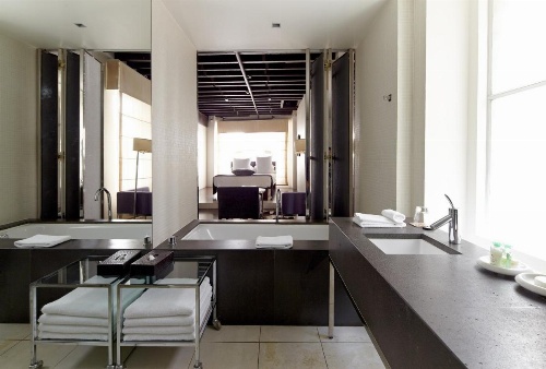 Establishment Hotel image 9